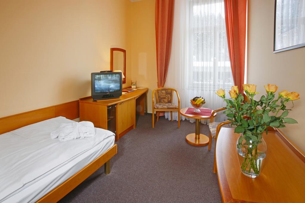 Hotel Ensana Hvězda - Imperiál - Neapol Mariánské Lázně Exterior foto