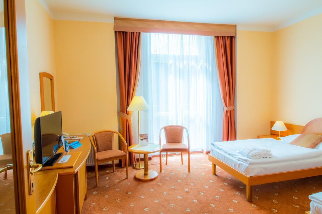 Hotel Ensana Hvězda - Imperiál - Neapol Mariánské Lázně Exterior foto